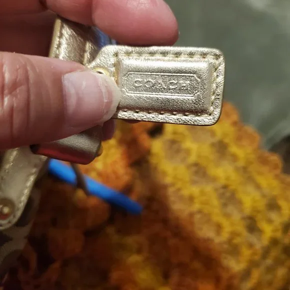 Coach - Picture 5 of 9